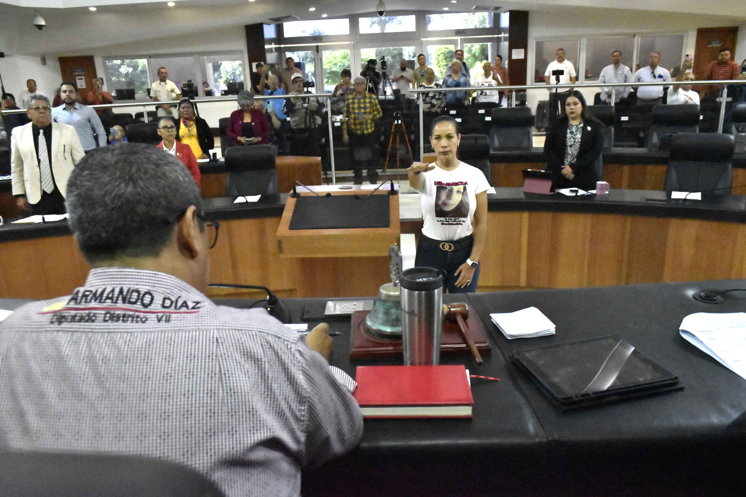 Hija buscadora protesta como Integrante del Consejo Estatal de Búsqueda de Personas