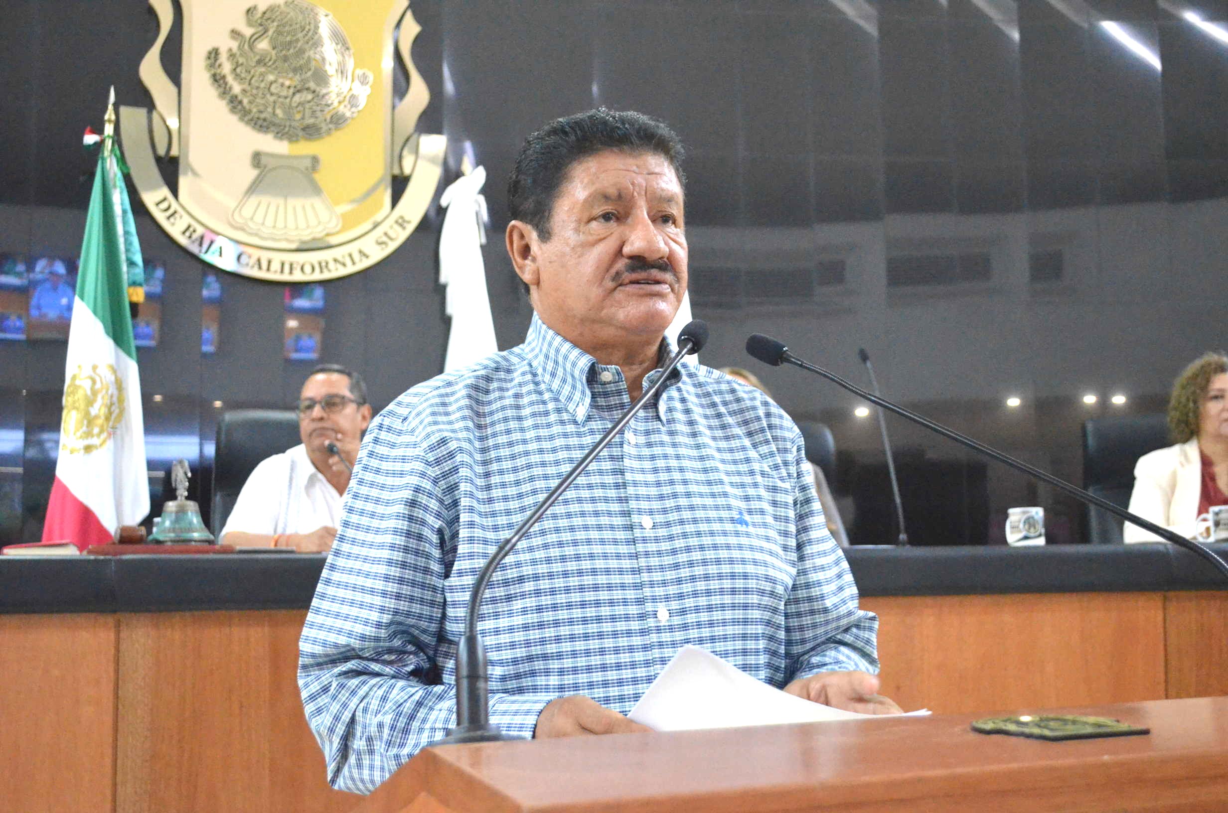 Prepara Congreso premio estatal de ciencia y tecnología