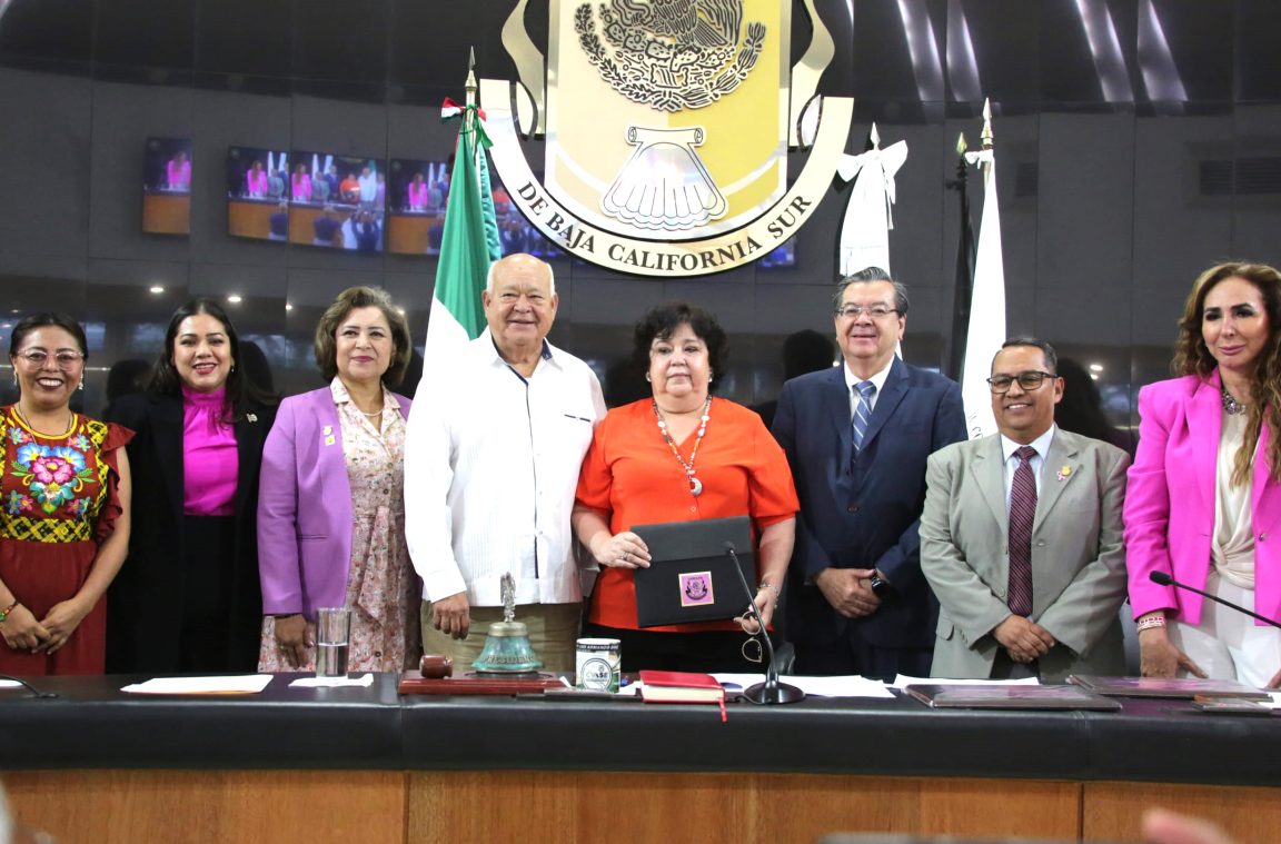 Liliana Edith Lyle Fritch Recibe la Medalla “María Dionisia Villarino ...