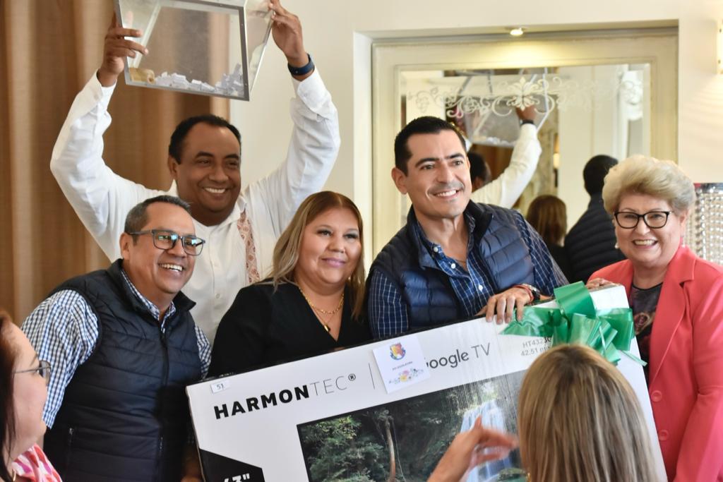 Celebran a secretarias y secretarios del Poder Legislativo