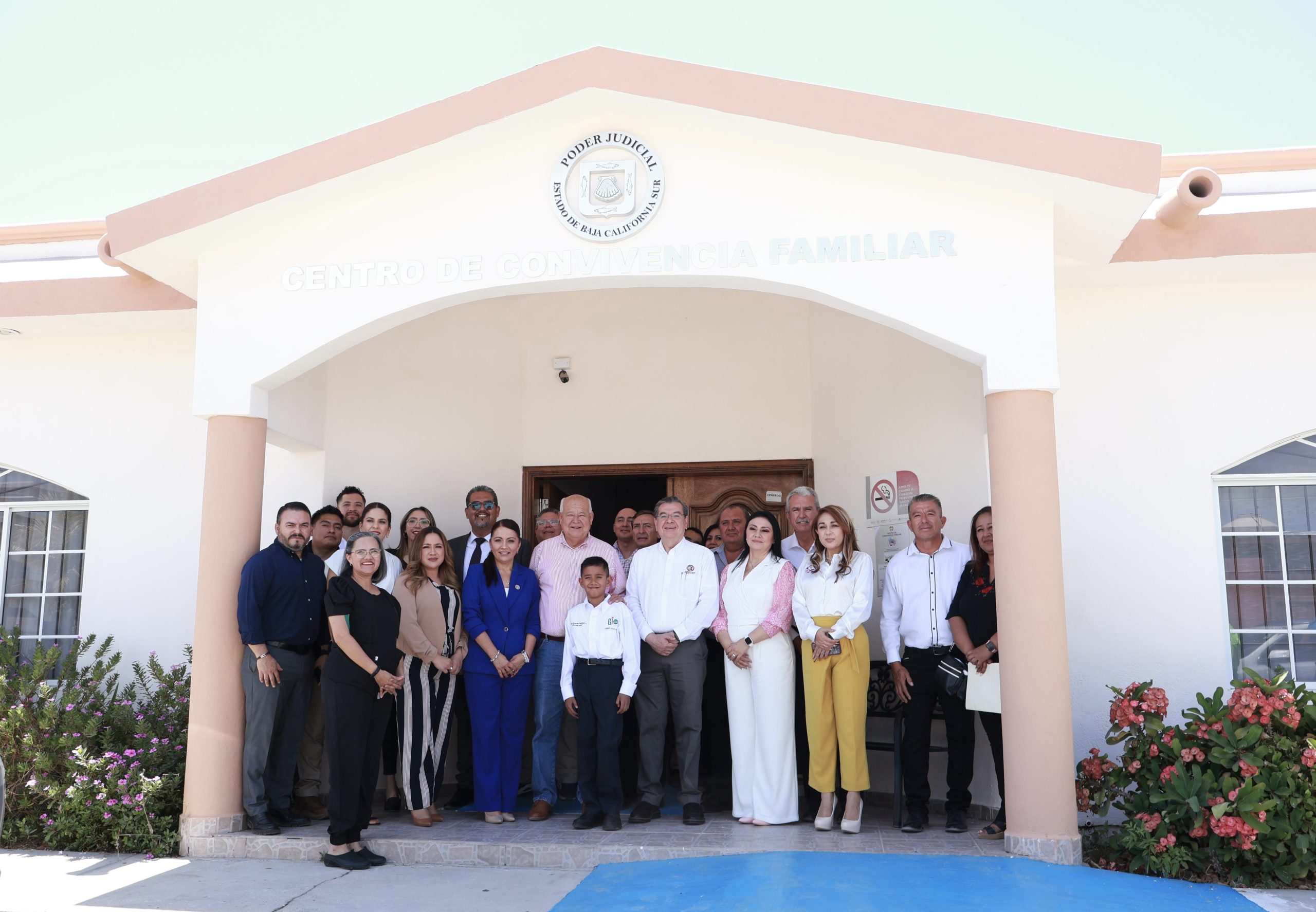 Recorre gobernador Centro de Convivencia Familiar de BCS