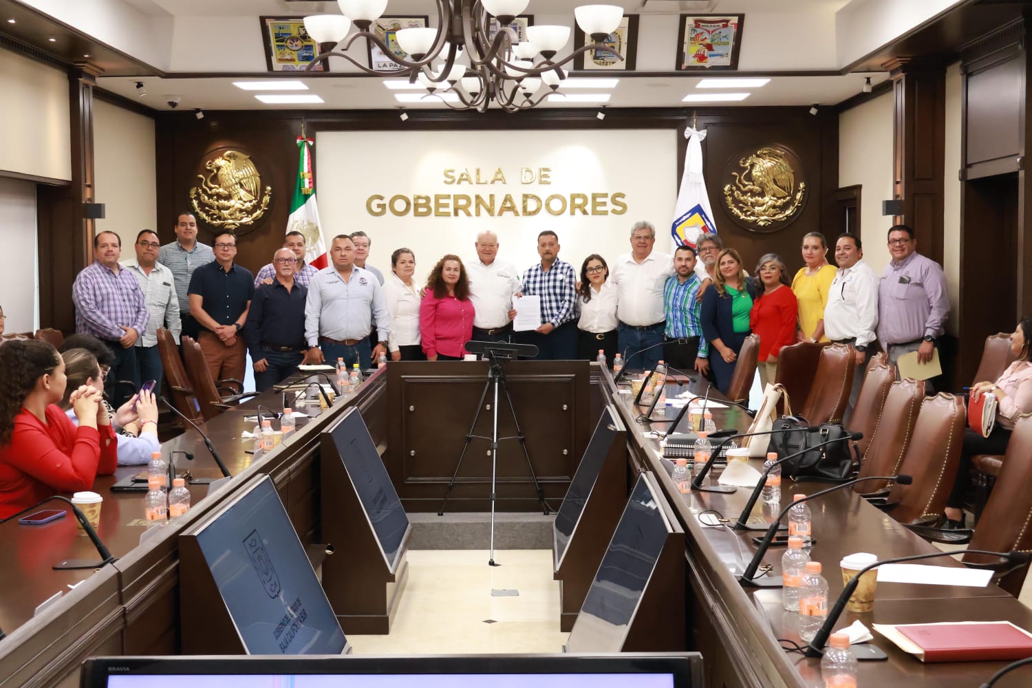 Resuelven conflicto sindical con aumento del 6%