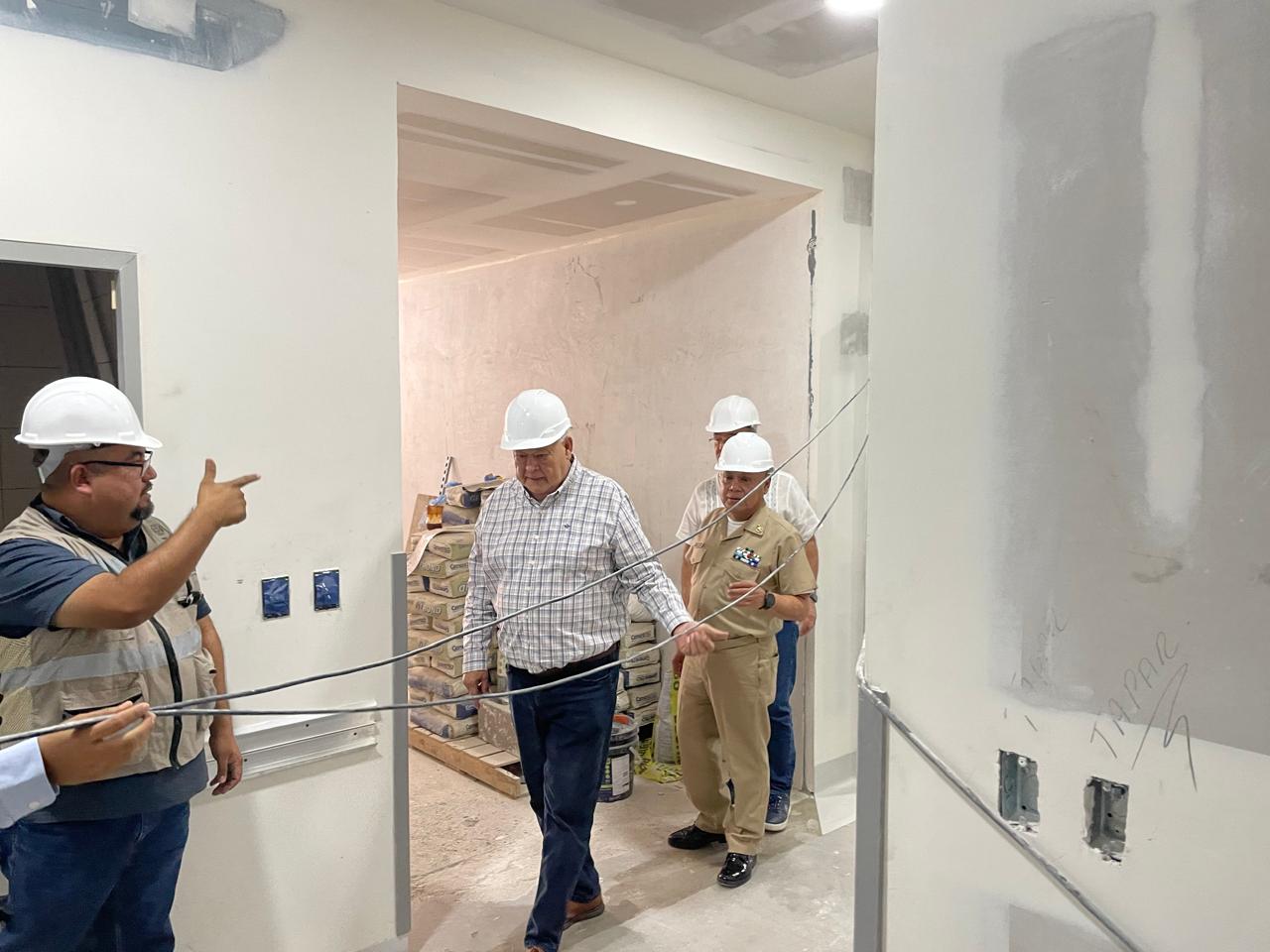 Recorre gobernador de BCS instalaciones de Hospital General en Santa Rosalía