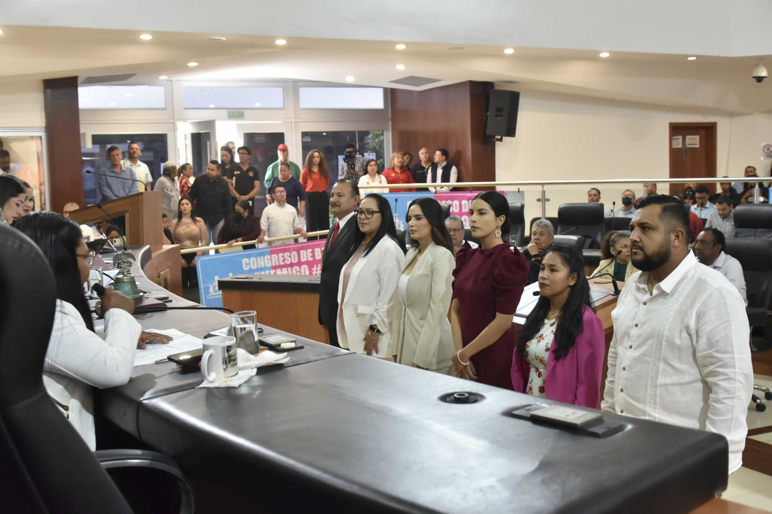 Rinden protesta diputadas y diputados suplentes en el Congreso de BCS