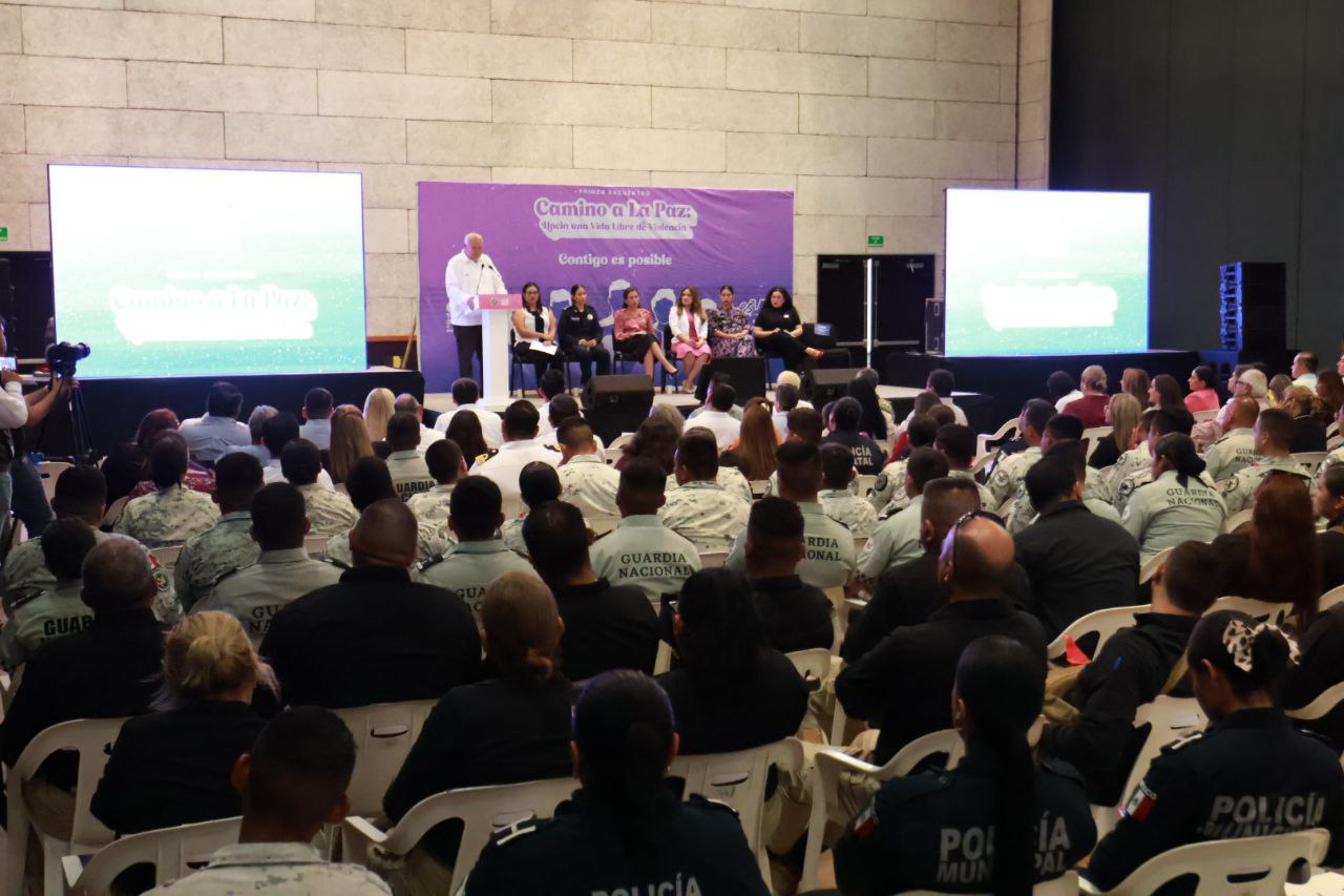 Realizan encuentro para analizar la violencia contra mujeres y la niñez