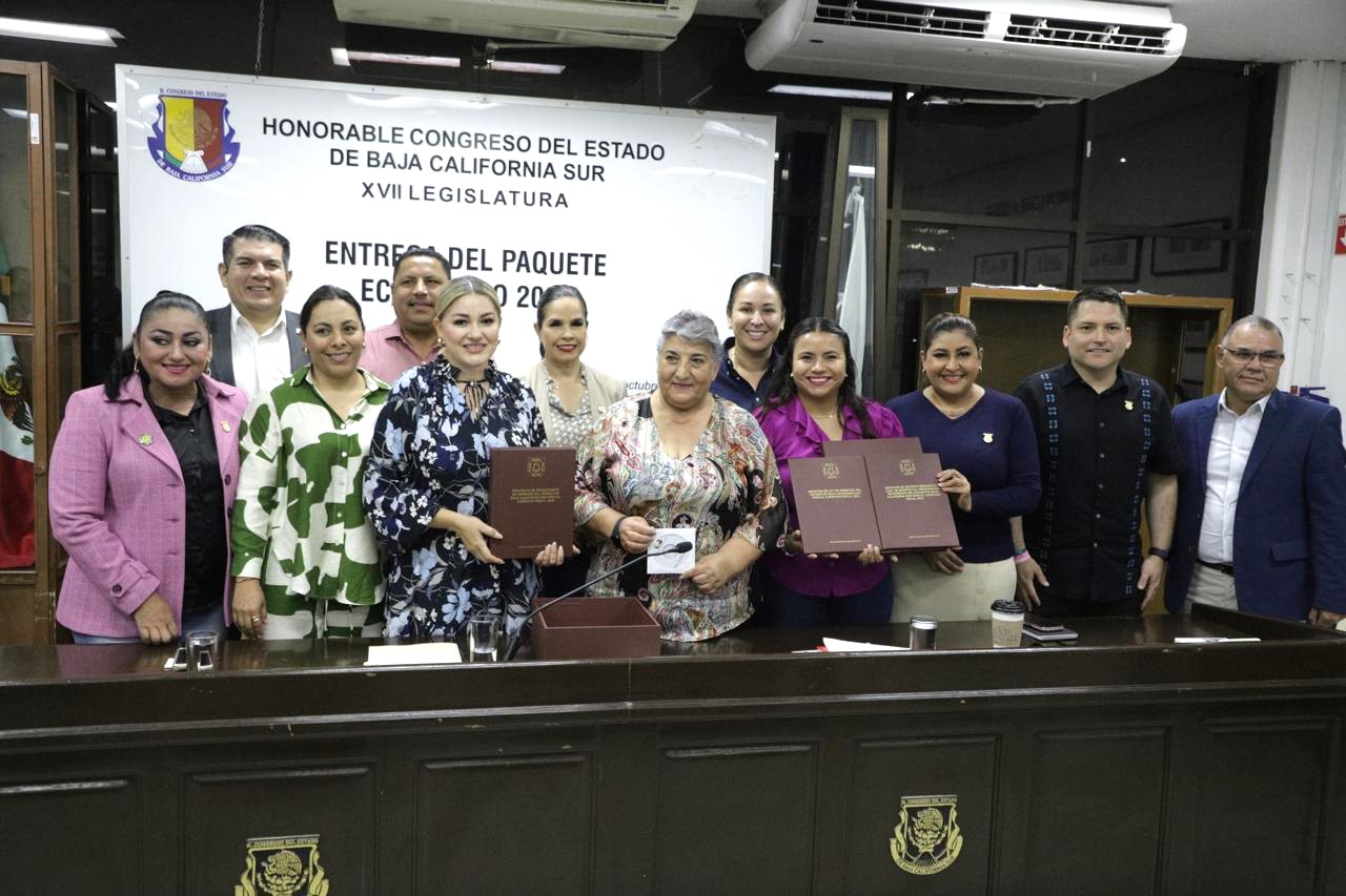 Gobierno de BCS entrega paquete presupuestal 2025 al legislativo