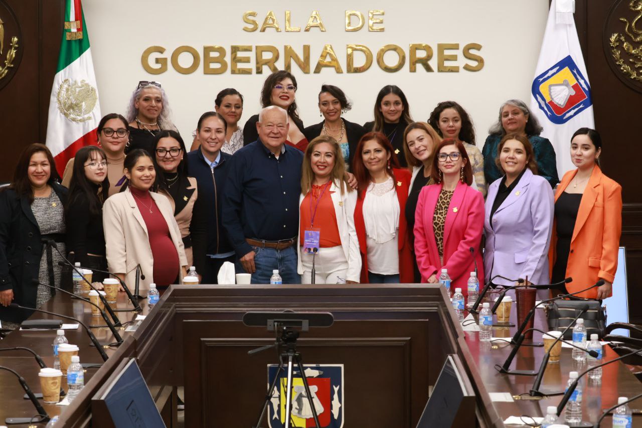 Recibe gobernador al Parlamento de Mujeres de BCS