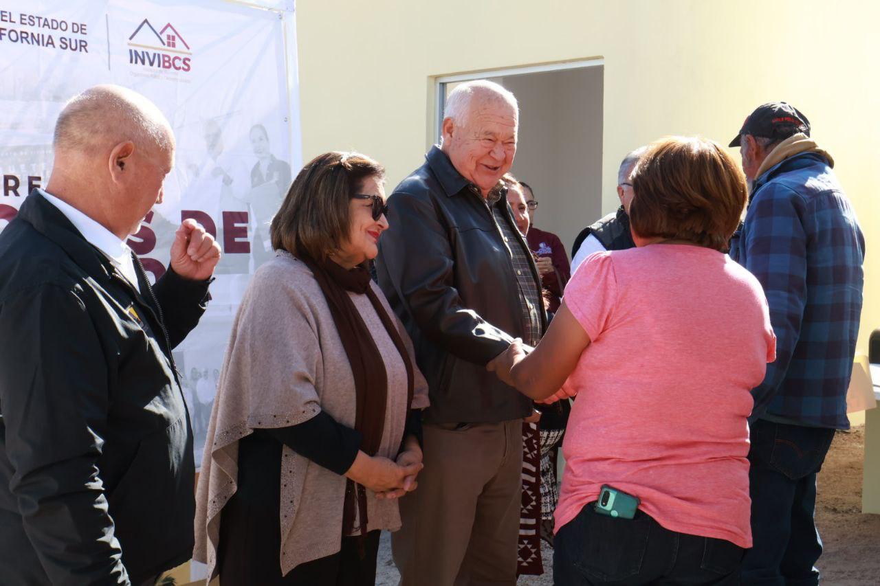 Gobierno de BCS entrega apoyos para viviendas en La Pasión