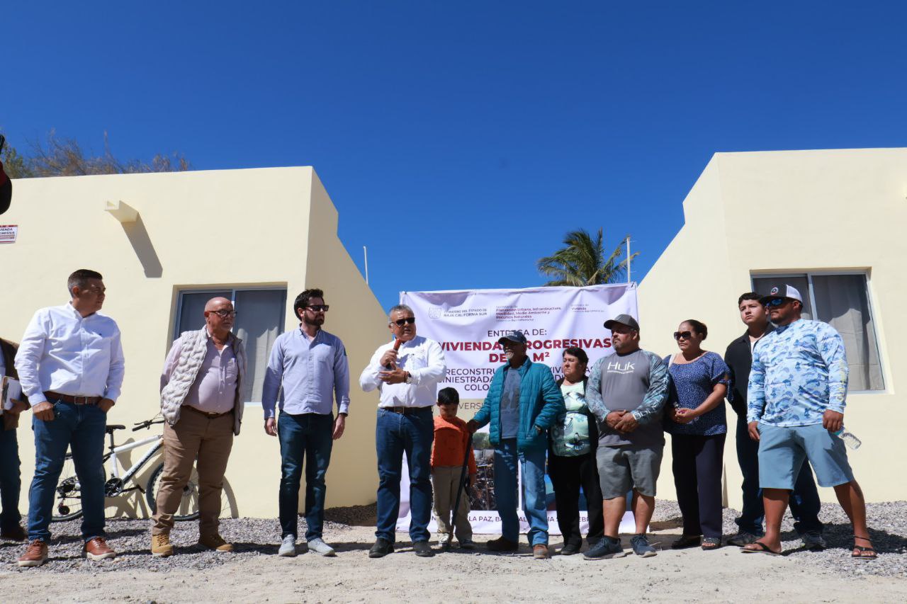 INVI BCS entrega viviendas a familias afectadas por incendio en El Manglito