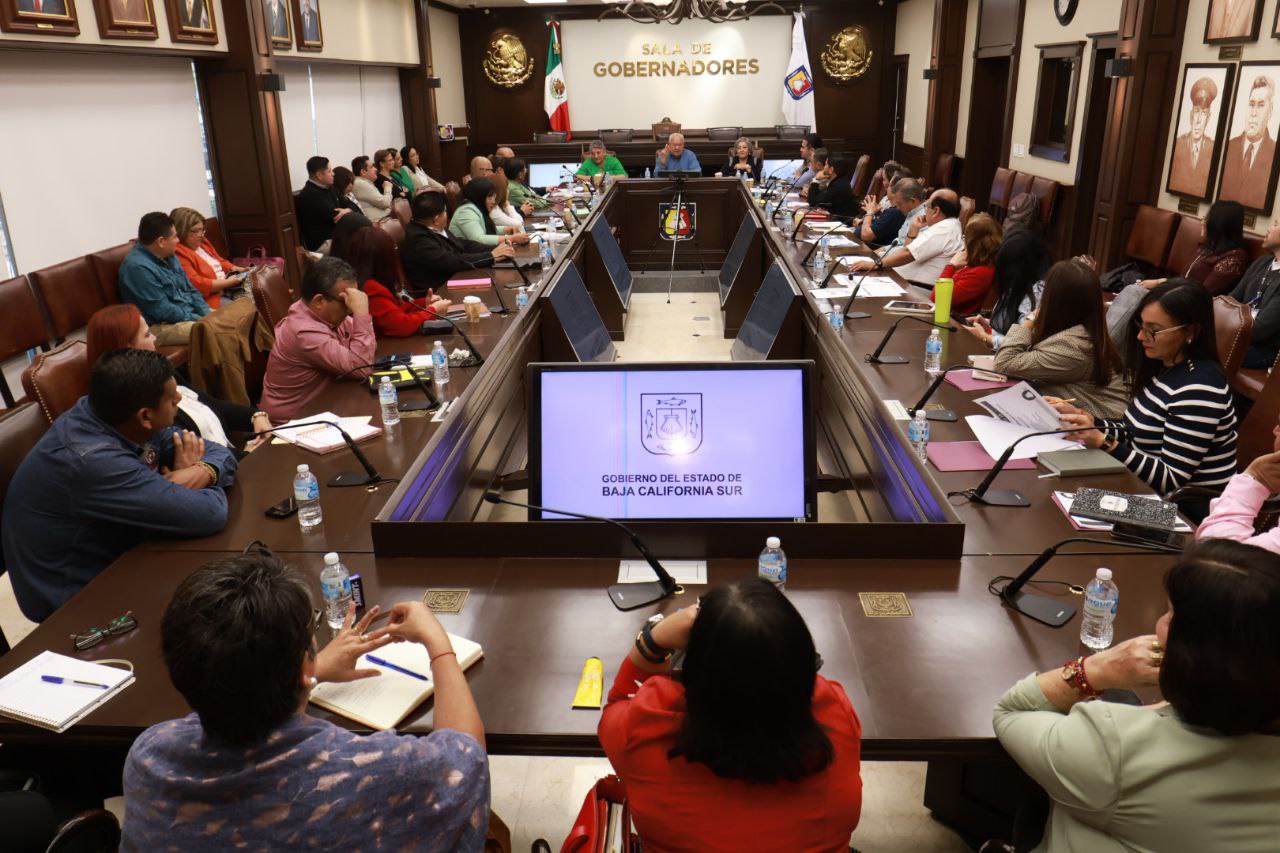 Gobernador de BCS pide a servidores estatales actuar con transparencia
