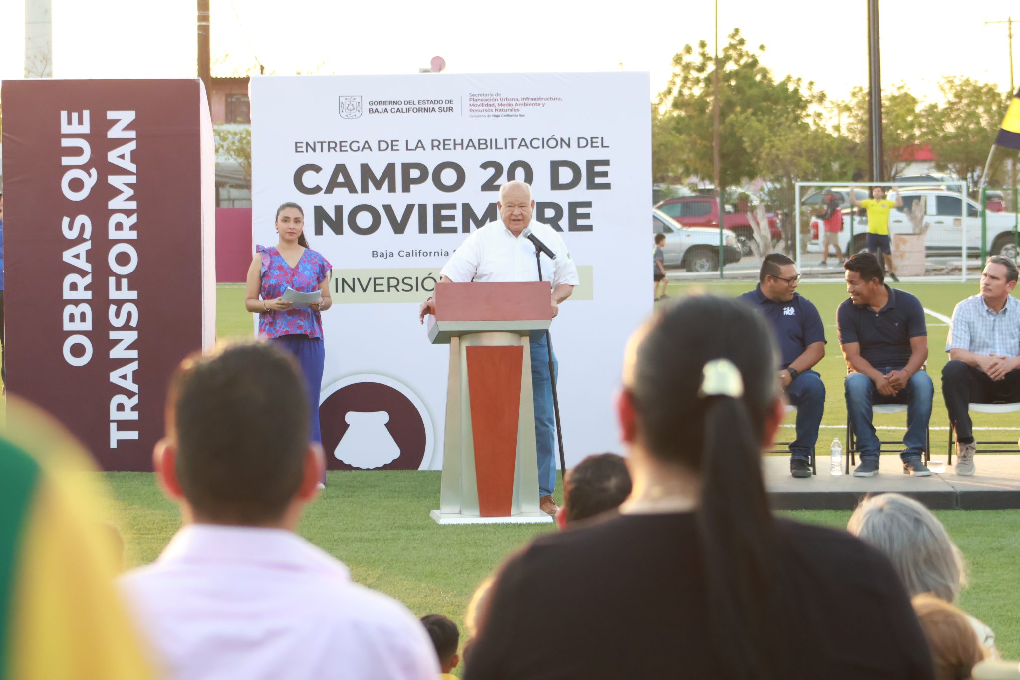 Con inversión de más de 8 mdp Víctor Castro entrega la rehabilitación del campo deportivo 20 de Noviembre