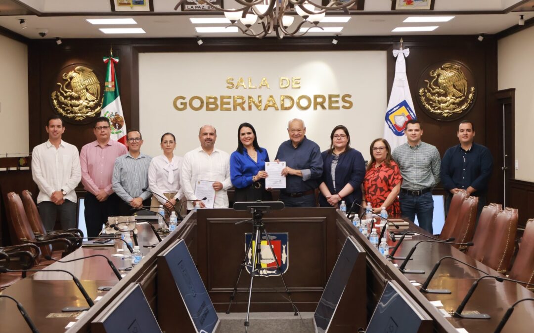 Gobernador recibe pliego petitorio de trabajadores de la Secretaría de Salud