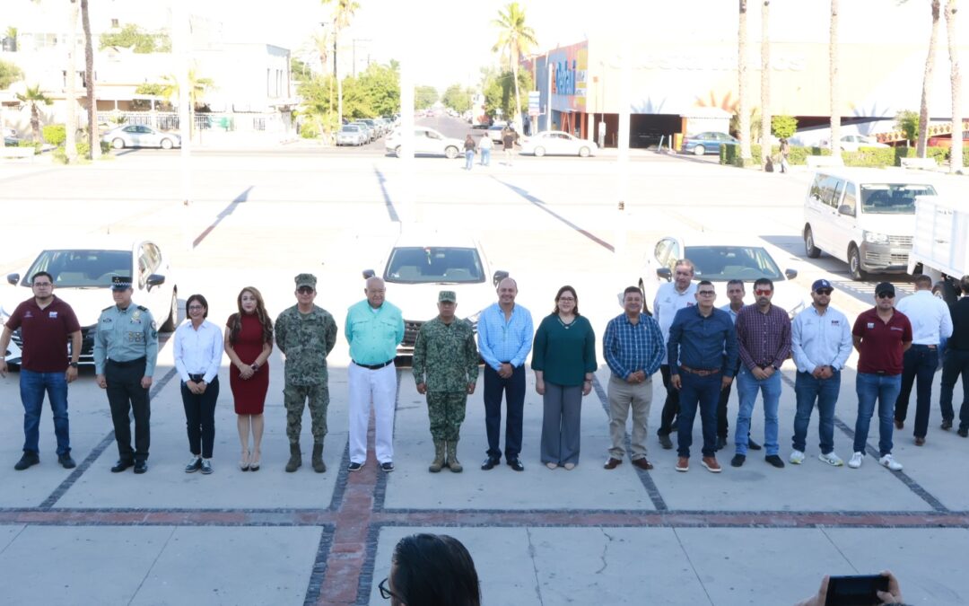 Entrega gobernador Víctor Castro vehículos al SEDIF para fortalecer programas sociales