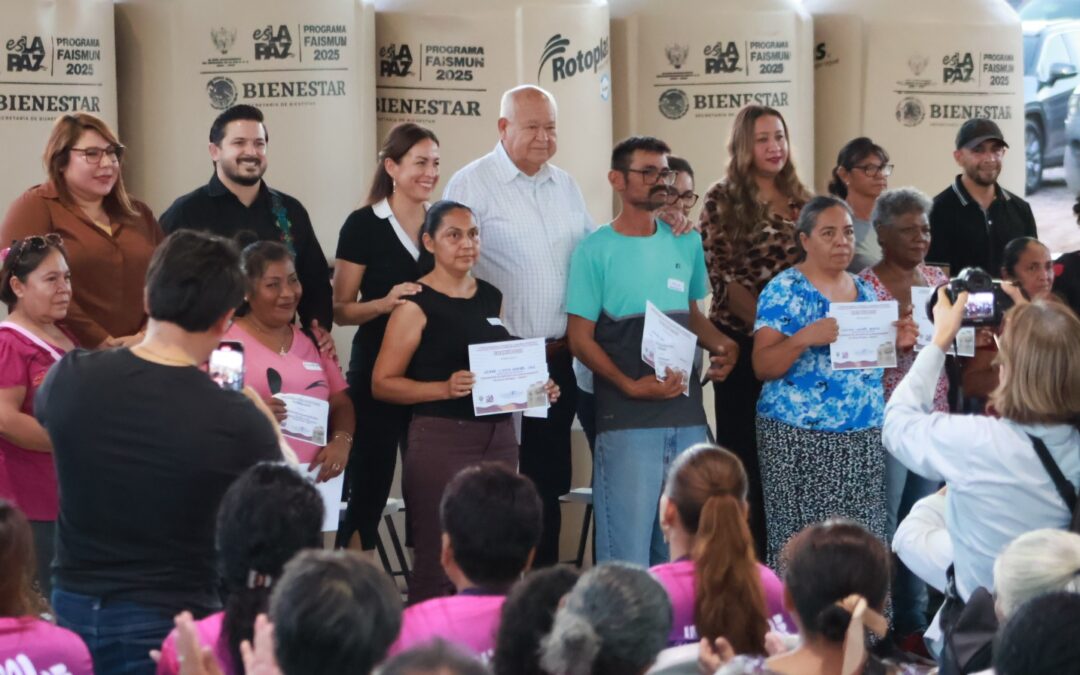 Entrega Castro Cosío, espacio comunitario y anuncia obras de pavimentación en Villas de Guadalupe