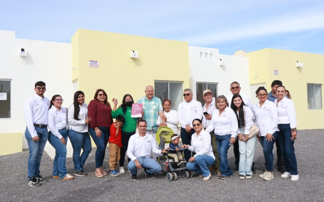 Gobernador Víctor Castro beneficia a familias de la colonia La Pasión con 139 acciones de vivienda 