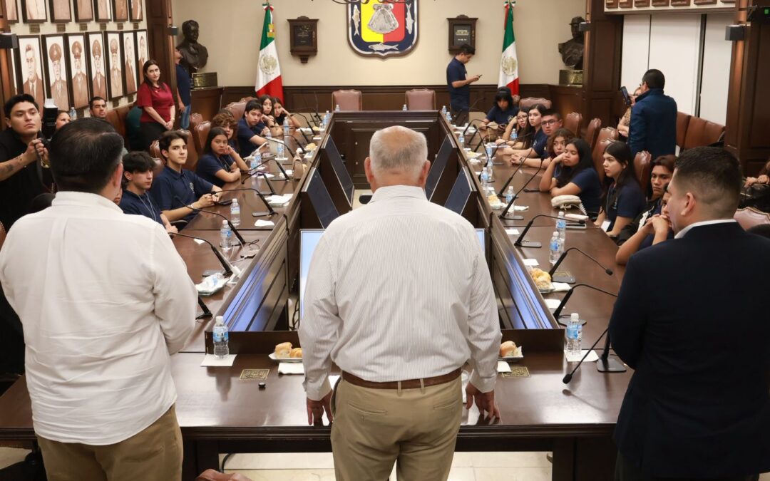 Se reúne Gobernador con integrantes del Parlamento Juvenil de BCS