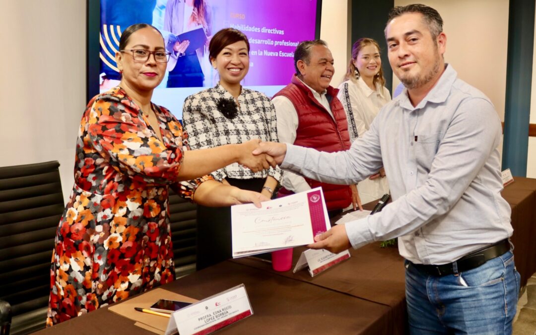 Culminan 299 docentes de BCS curso de habilidades directivas de la NEM